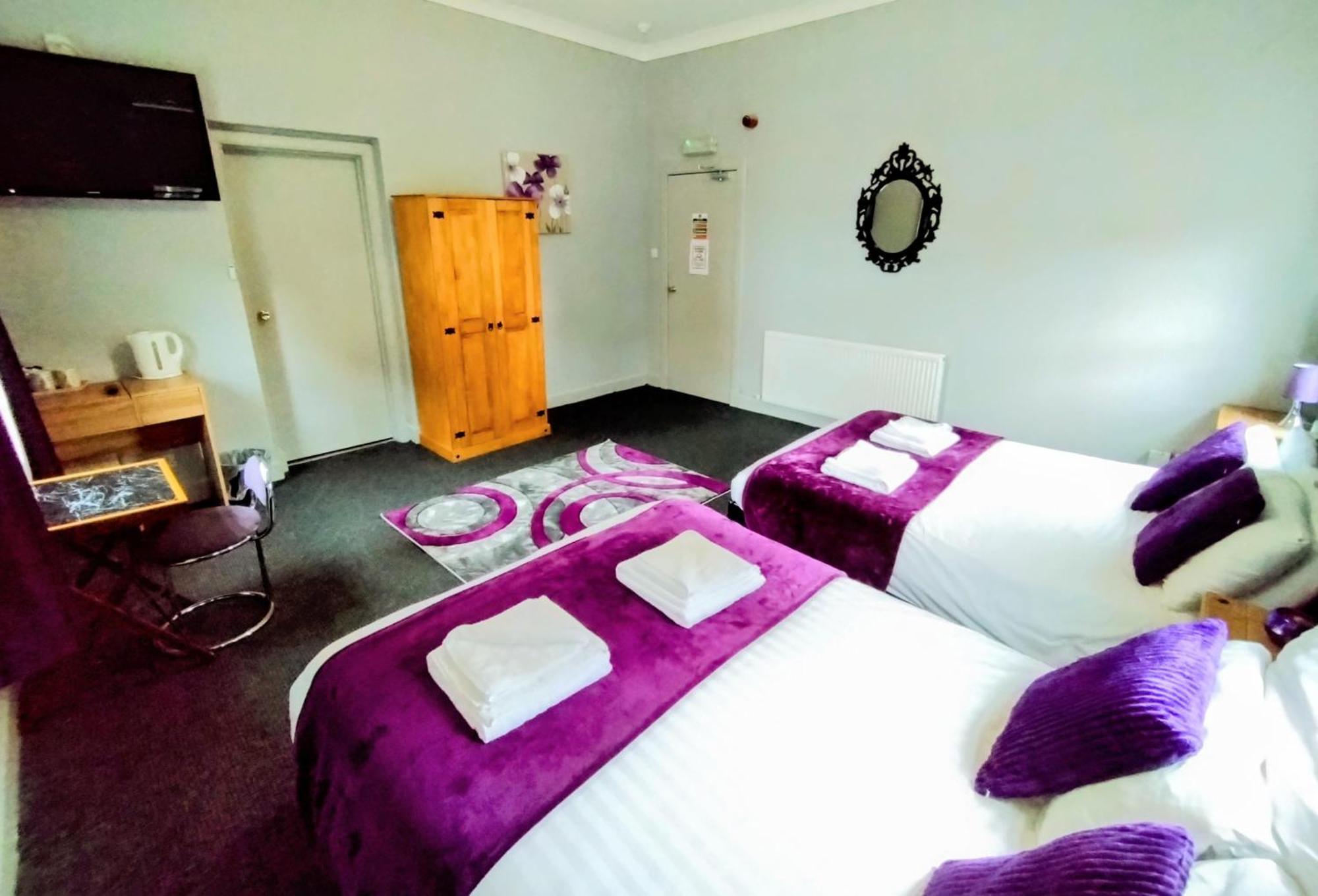 Oyo Gin House Hotel Greenock Extérieur photo