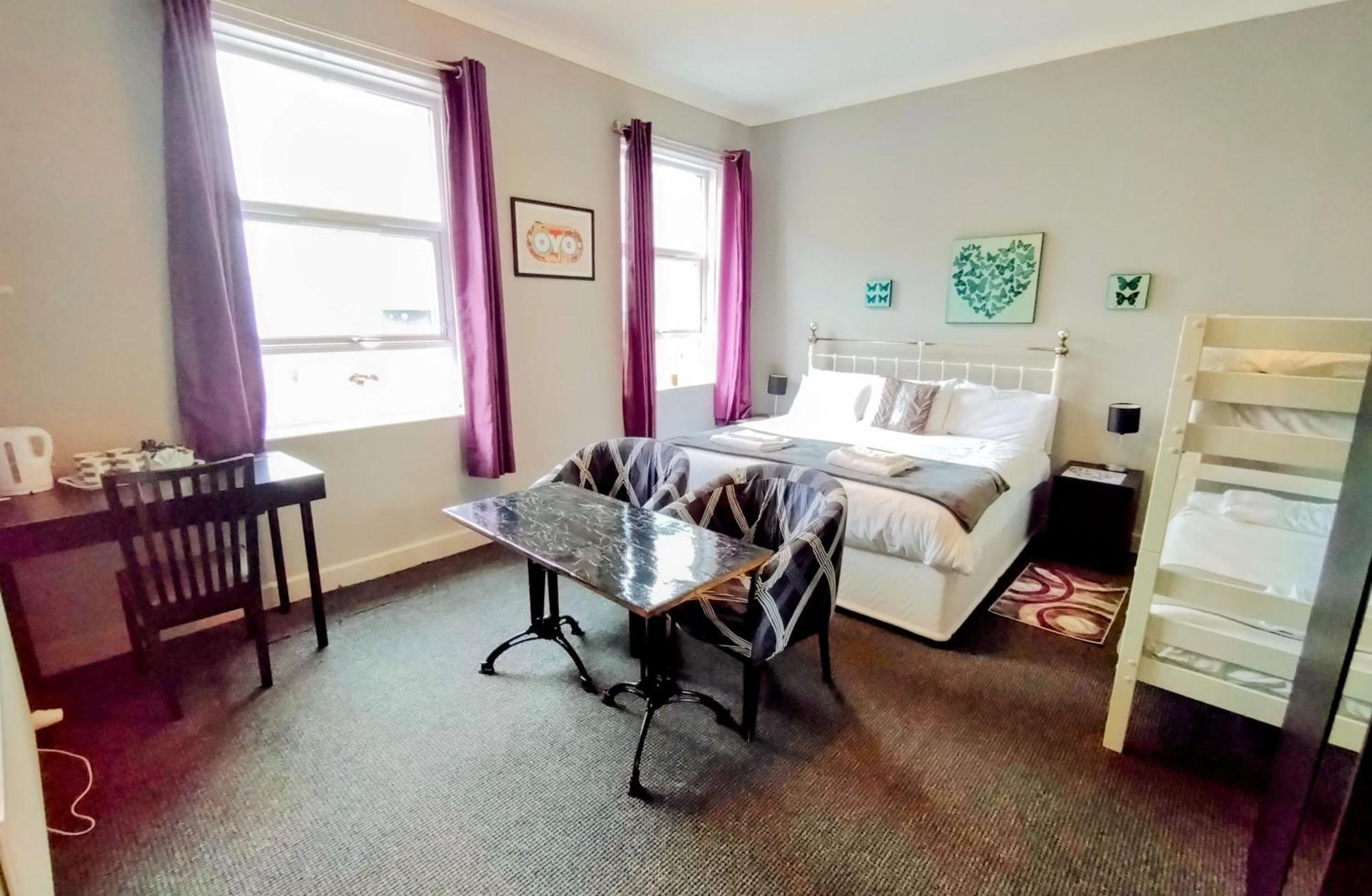 Oyo Gin House Hotel Greenock Extérieur photo