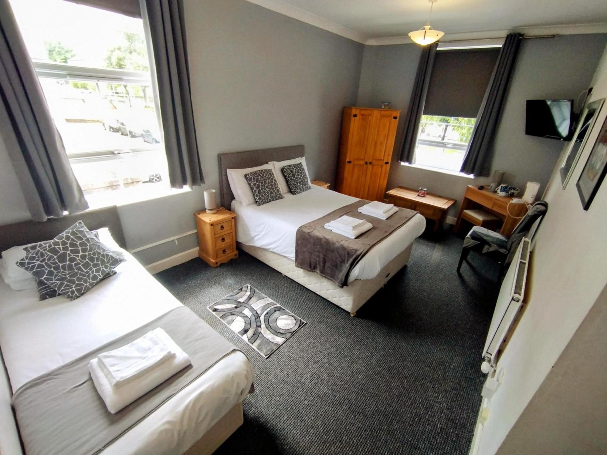 Oyo Gin House Hotel Greenock Extérieur photo
