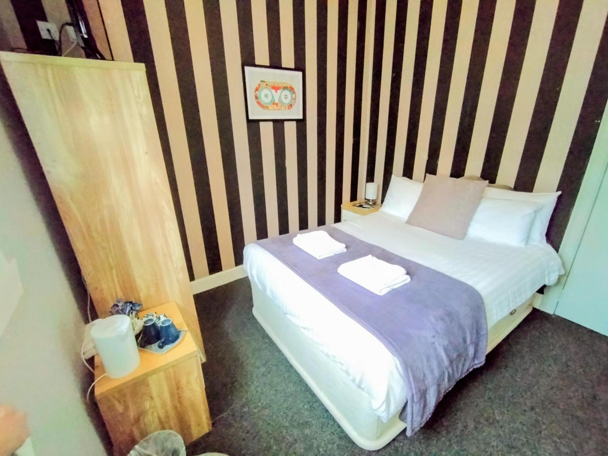 Oyo Gin House Hotel Greenock Extérieur photo