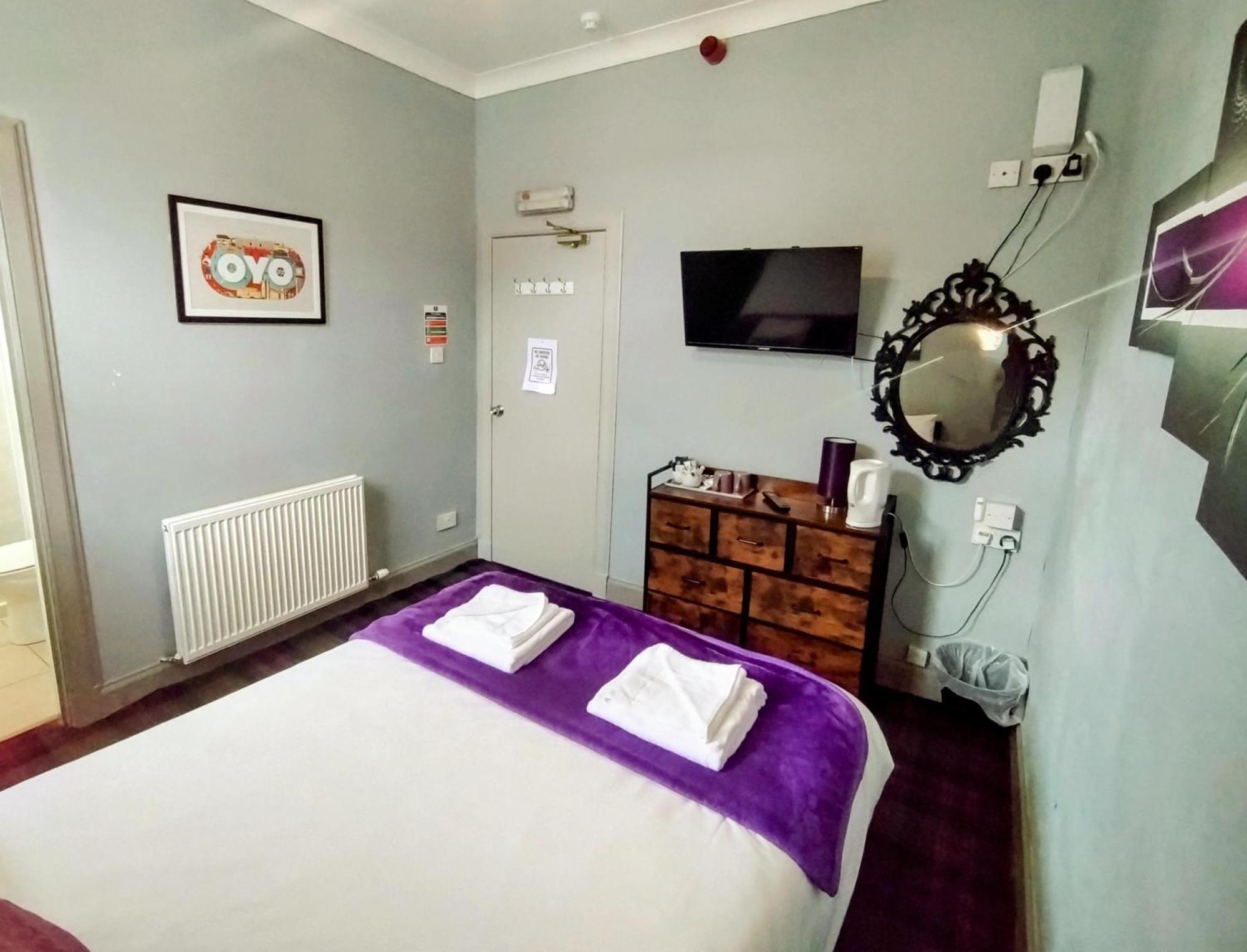 Oyo Gin House Hotel Greenock Extérieur photo
