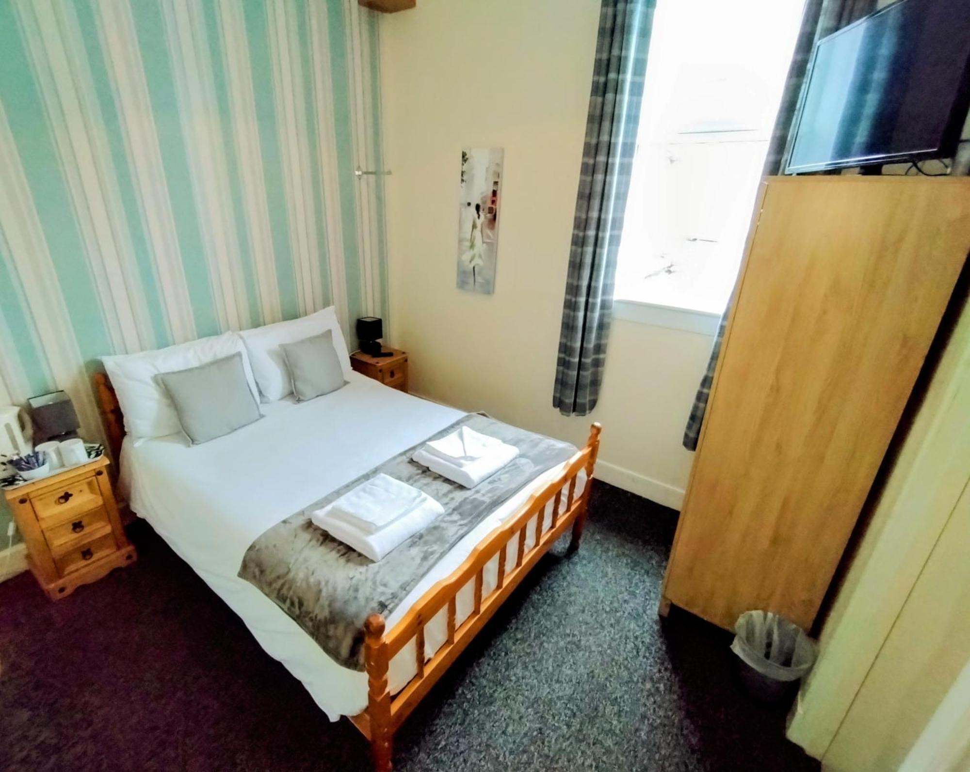 Oyo Gin House Hotel Greenock Extérieur photo