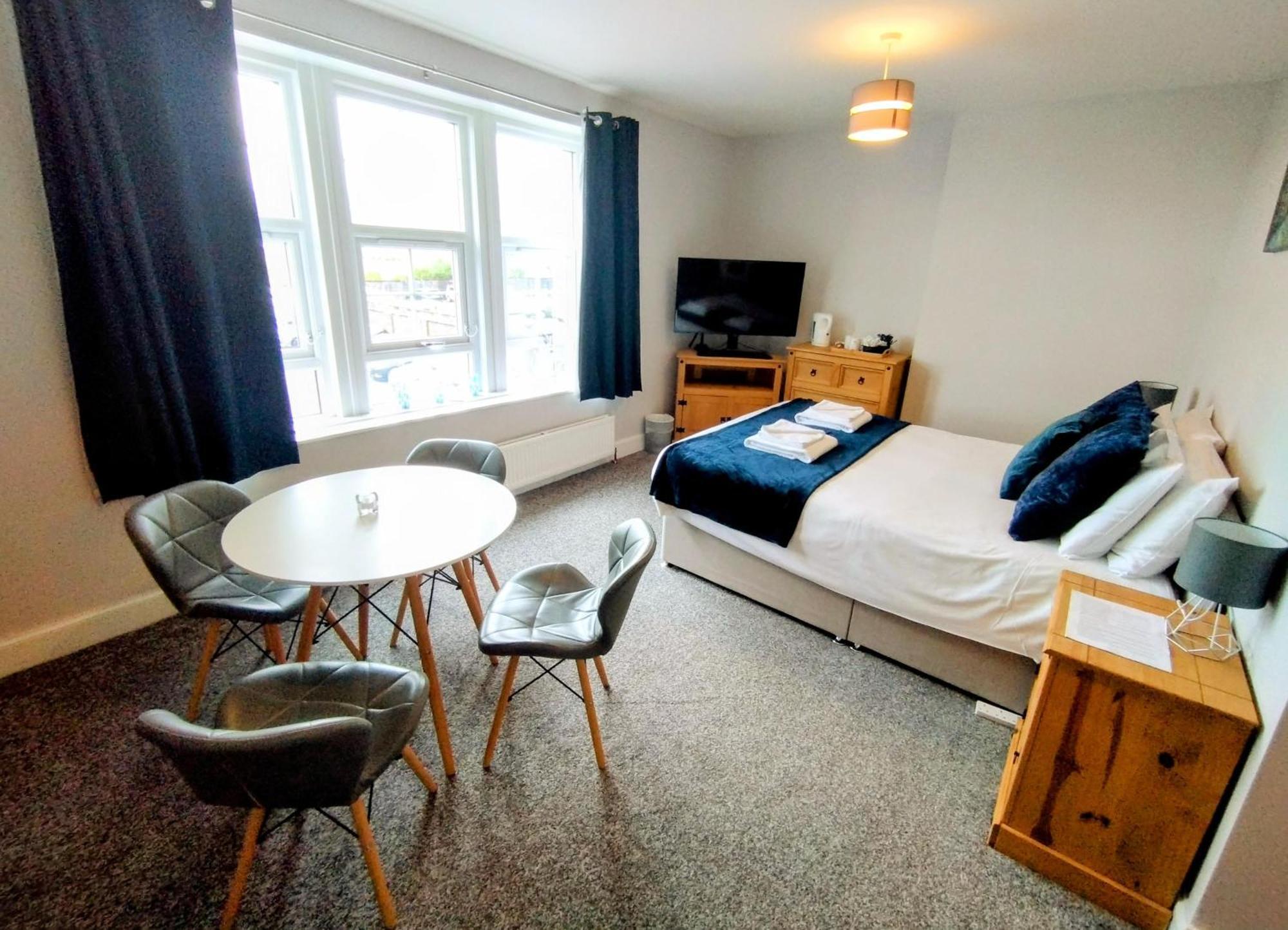 Oyo Gin House Hotel Greenock Extérieur photo