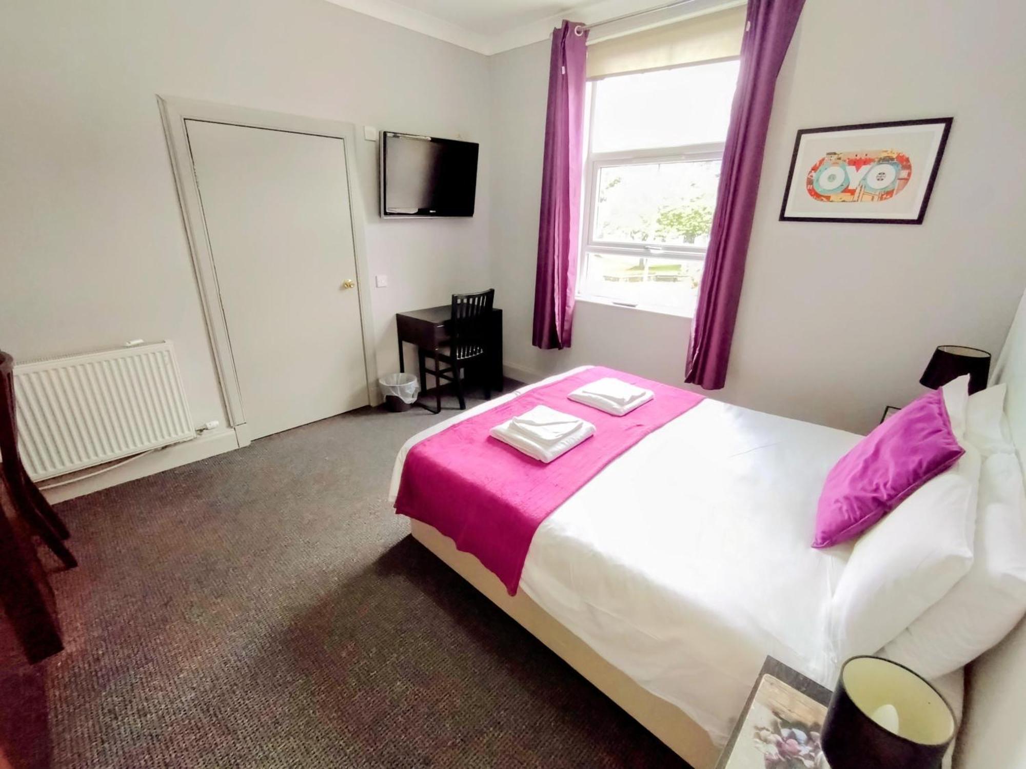 Oyo Gin House Hotel Greenock Extérieur photo