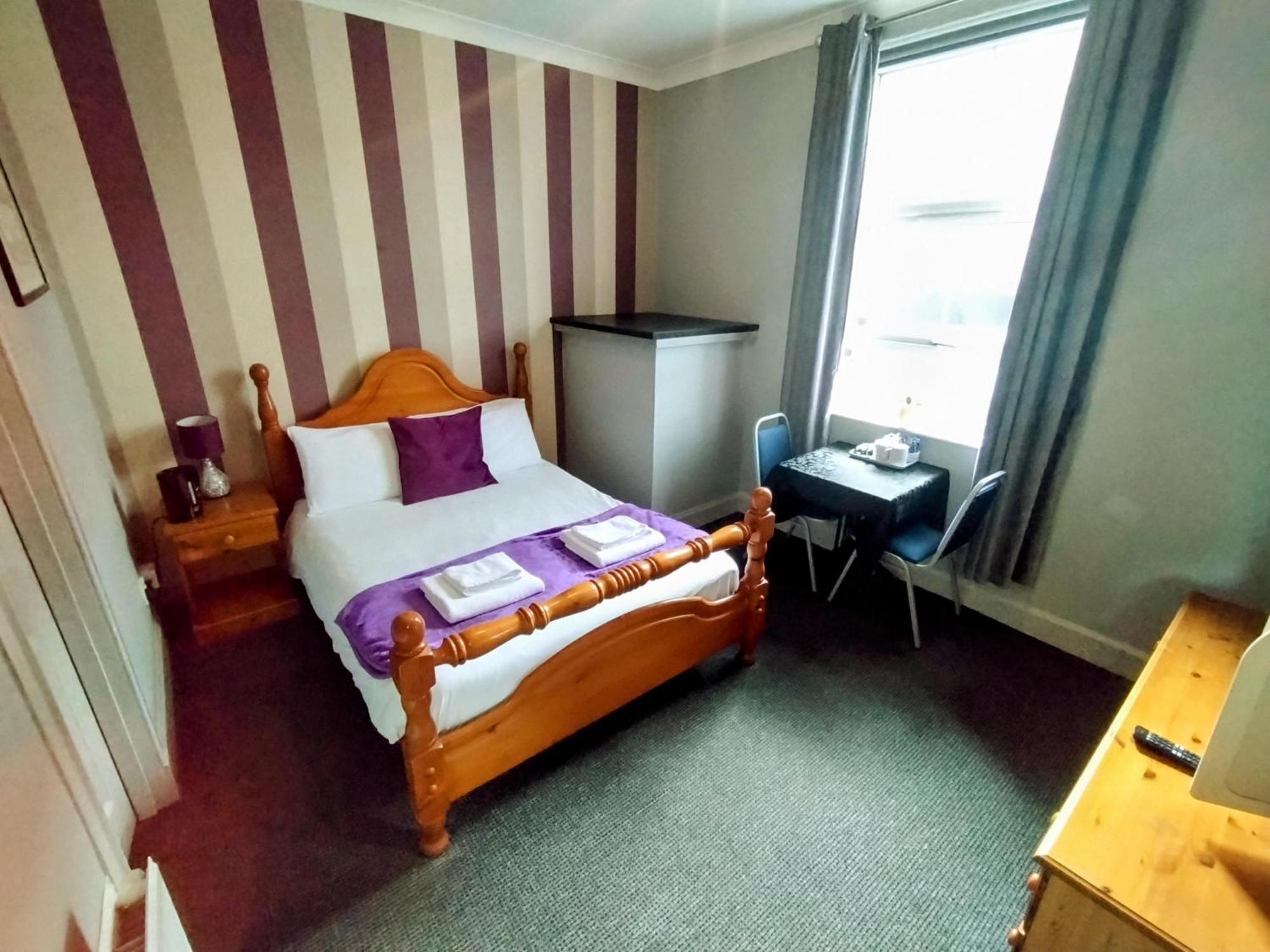 Oyo Gin House Hotel Greenock Extérieur photo