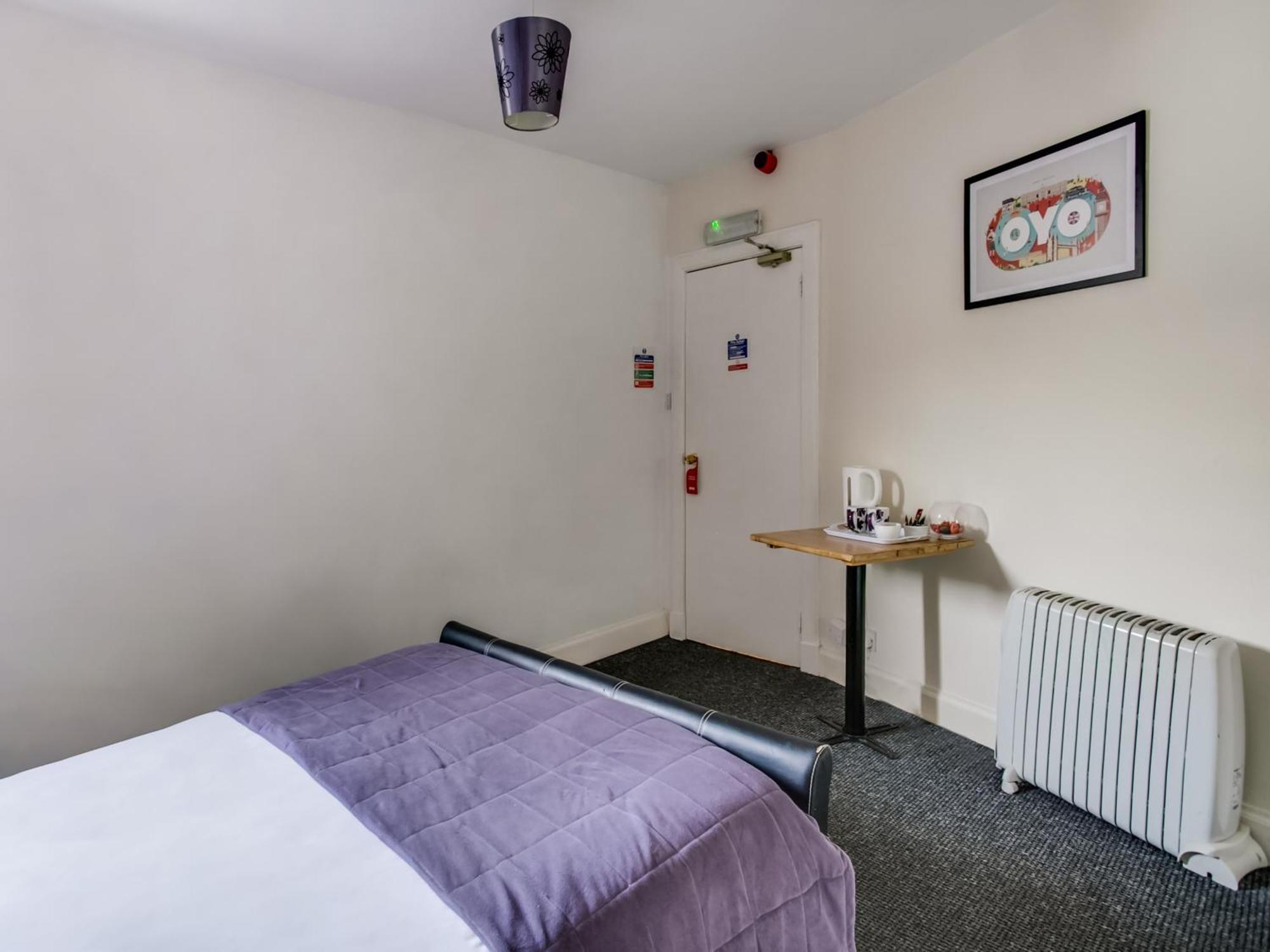 Oyo Gin House Hotel Greenock Extérieur photo