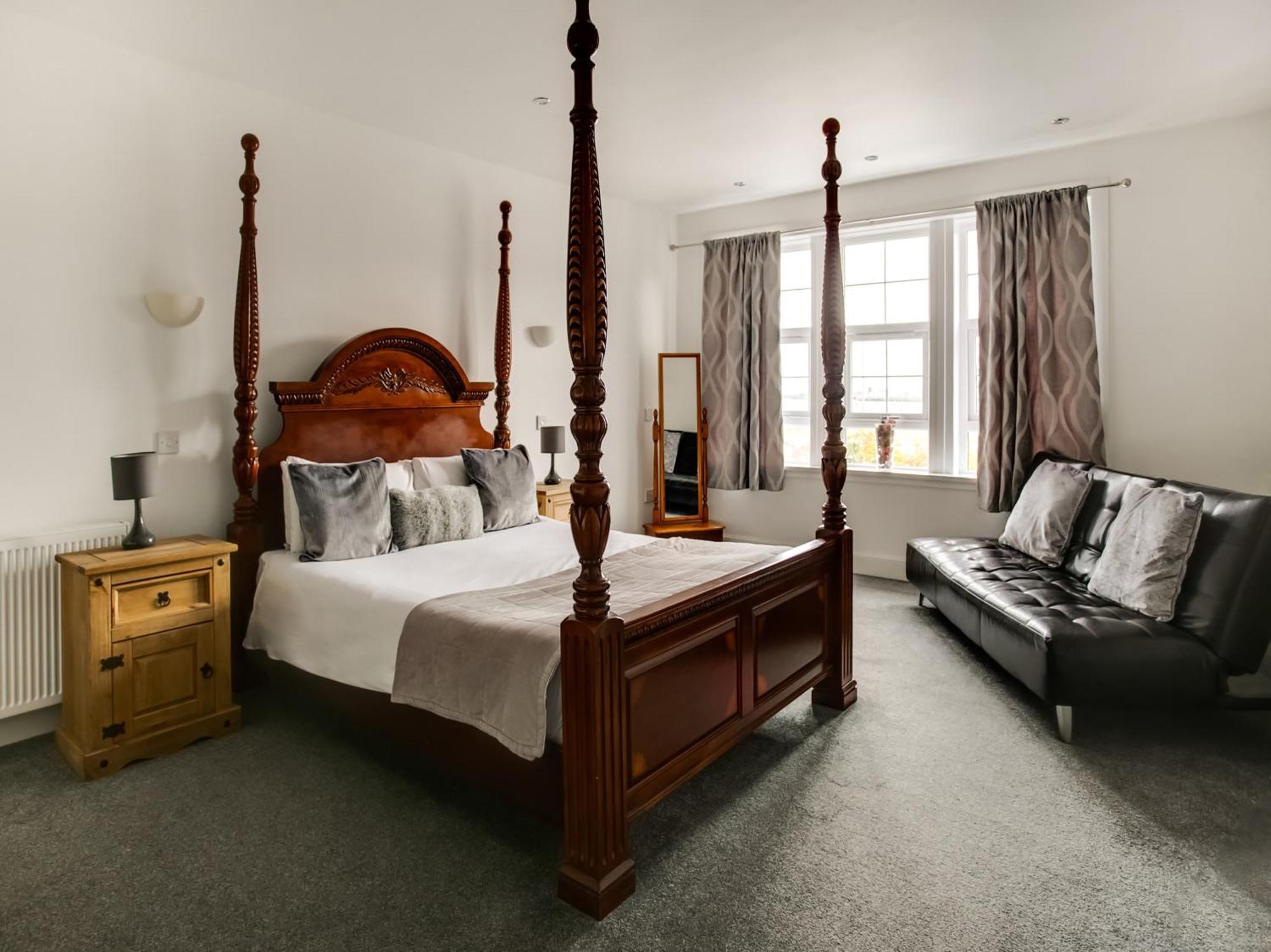 Oyo Gin House Hotel Greenock Extérieur photo