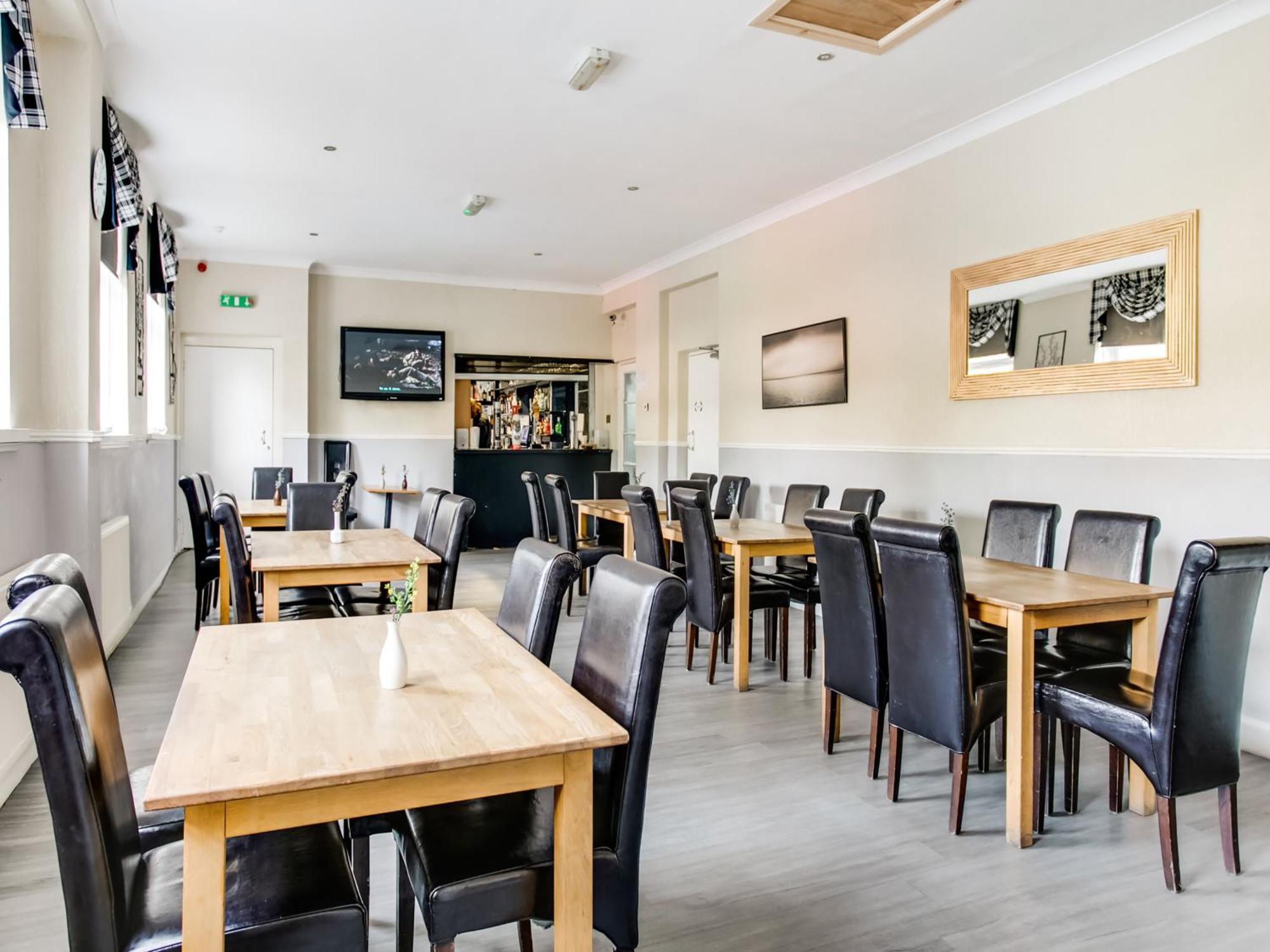 Oyo Gin House Hotel Greenock Extérieur photo