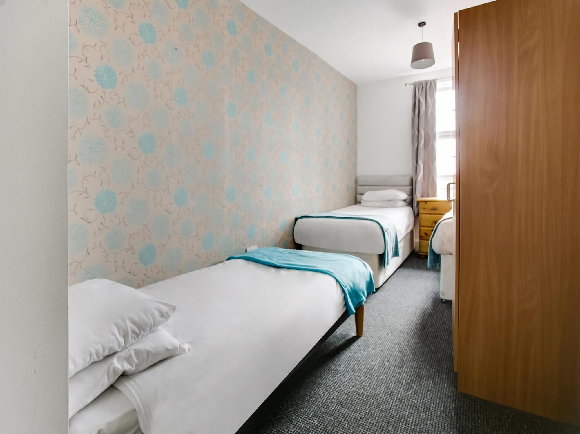 Oyo Gin House Hotel Greenock Extérieur photo