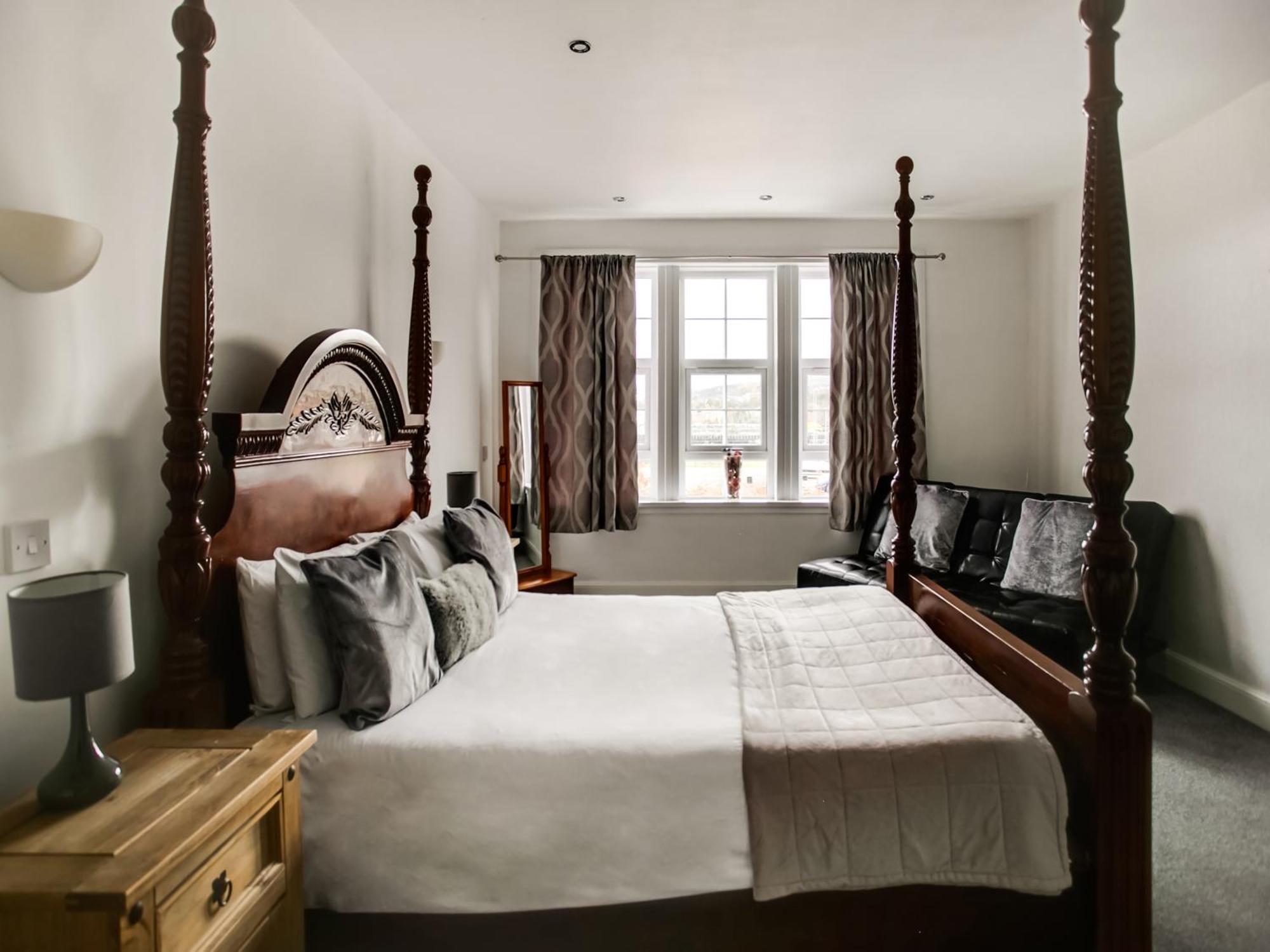 Oyo Gin House Hotel Greenock Extérieur photo