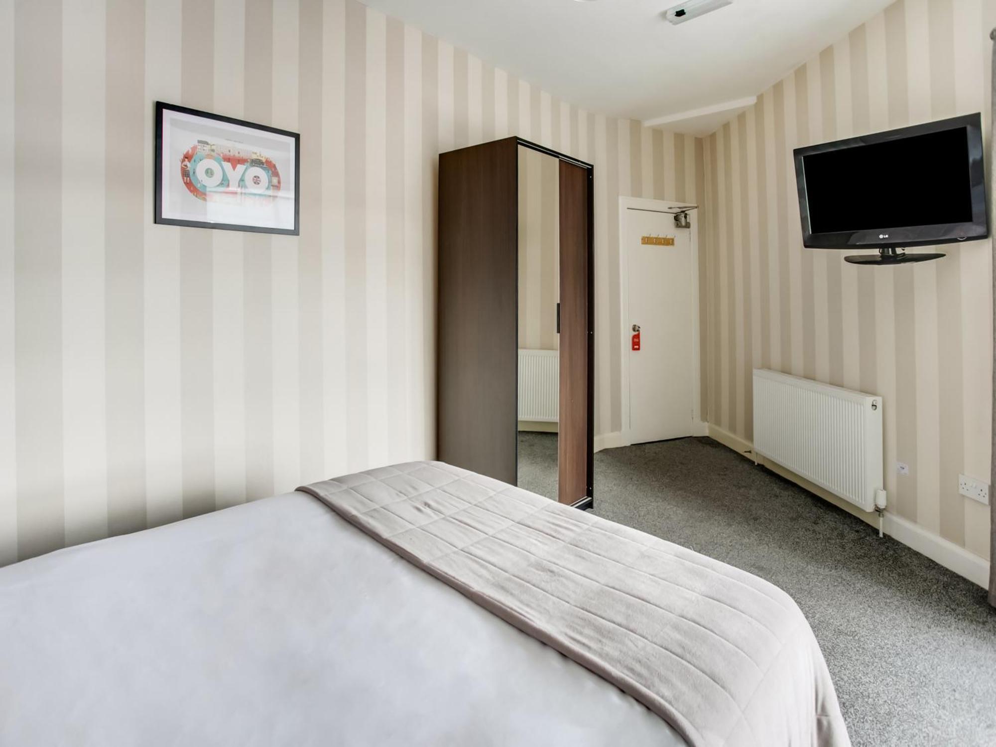 Oyo Gin House Hotel Greenock Extérieur photo