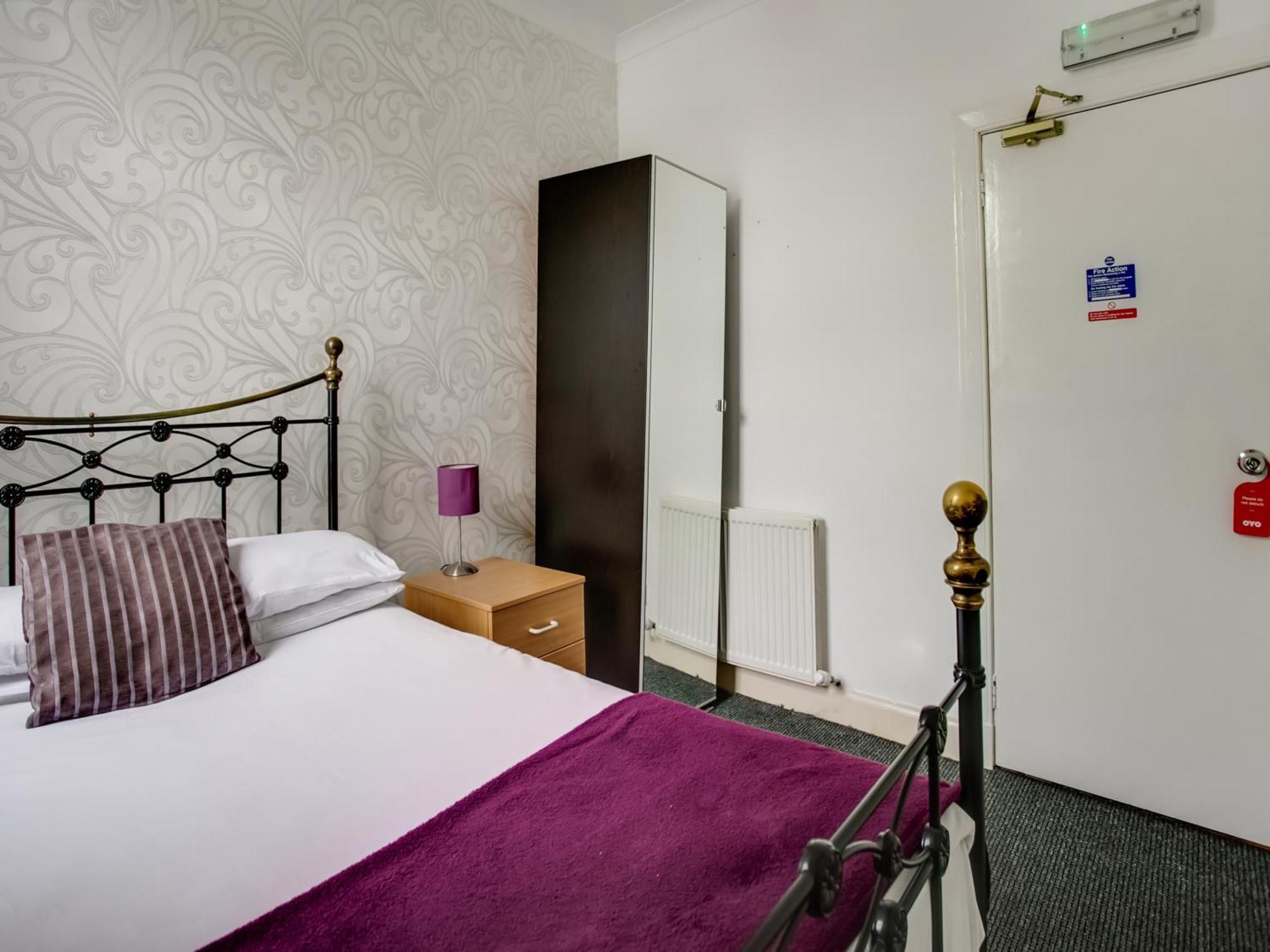 Oyo Gin House Hotel Greenock Extérieur photo