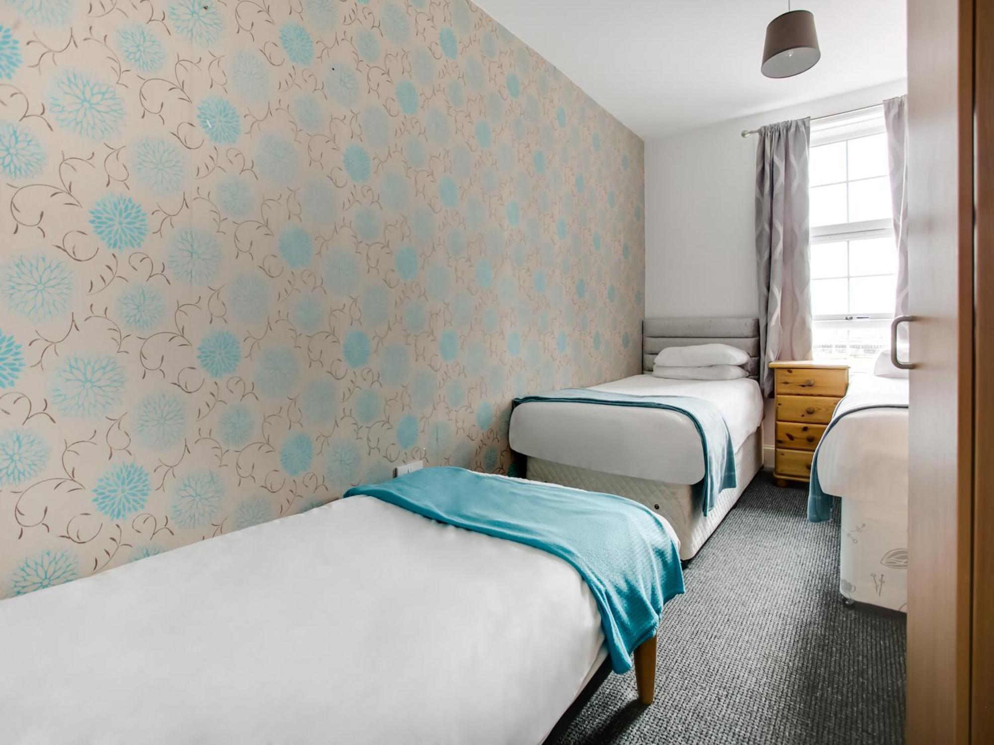 Oyo Gin House Hotel Greenock Extérieur photo