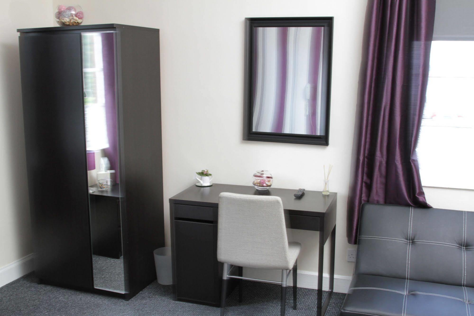 Oyo Gin House Hotel Greenock Extérieur photo