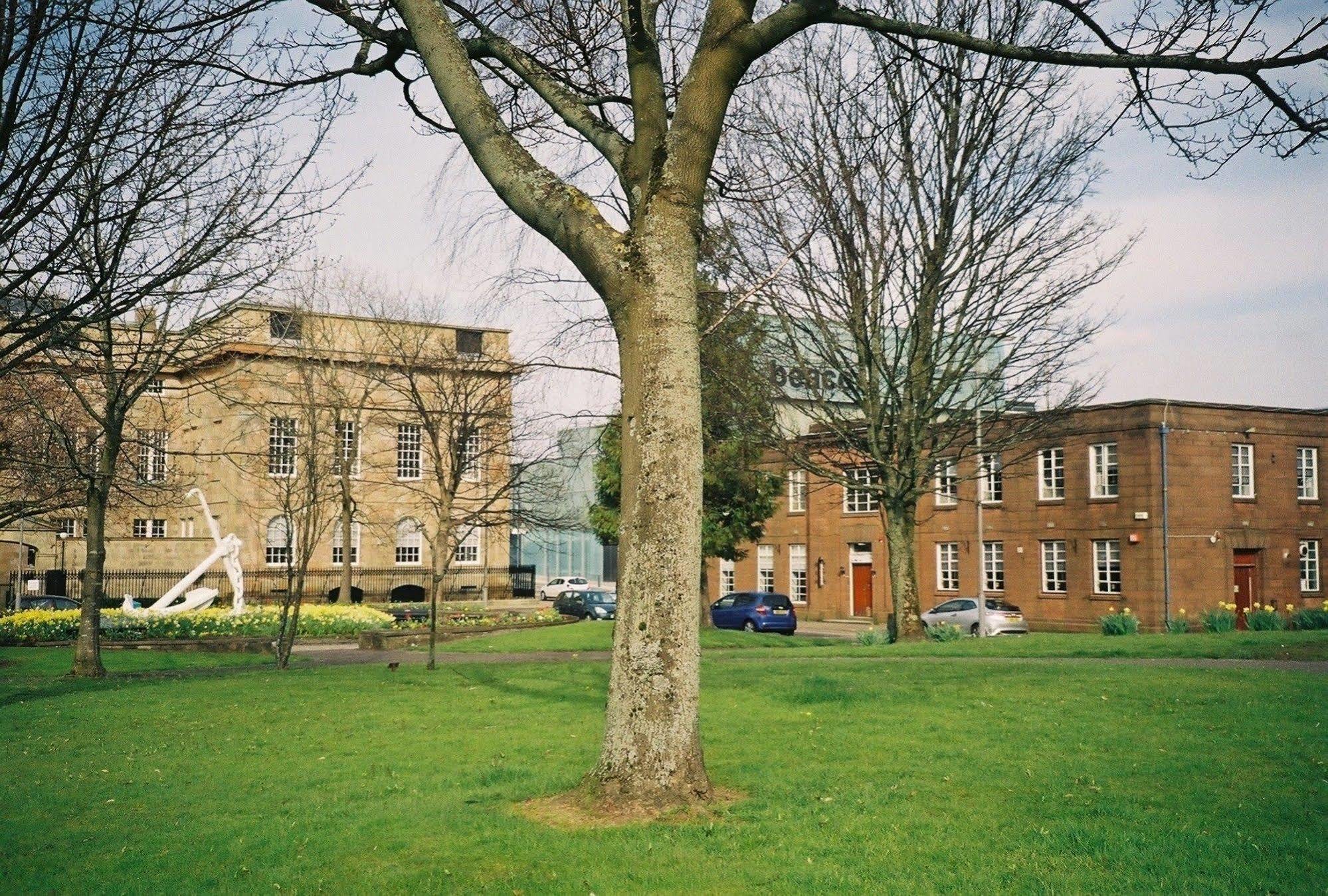 Oyo Gin House Hotel Greenock Extérieur photo